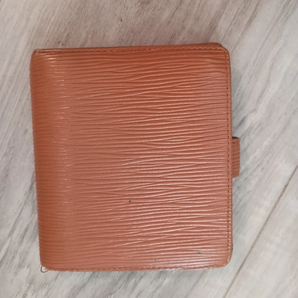 Louis Vuitton CHESNUT BIFOLD W/ Clasp